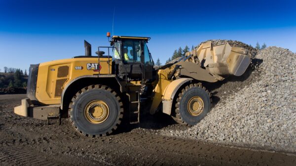 Chargeuse CAT 980 en action dans une carrière en Afrique